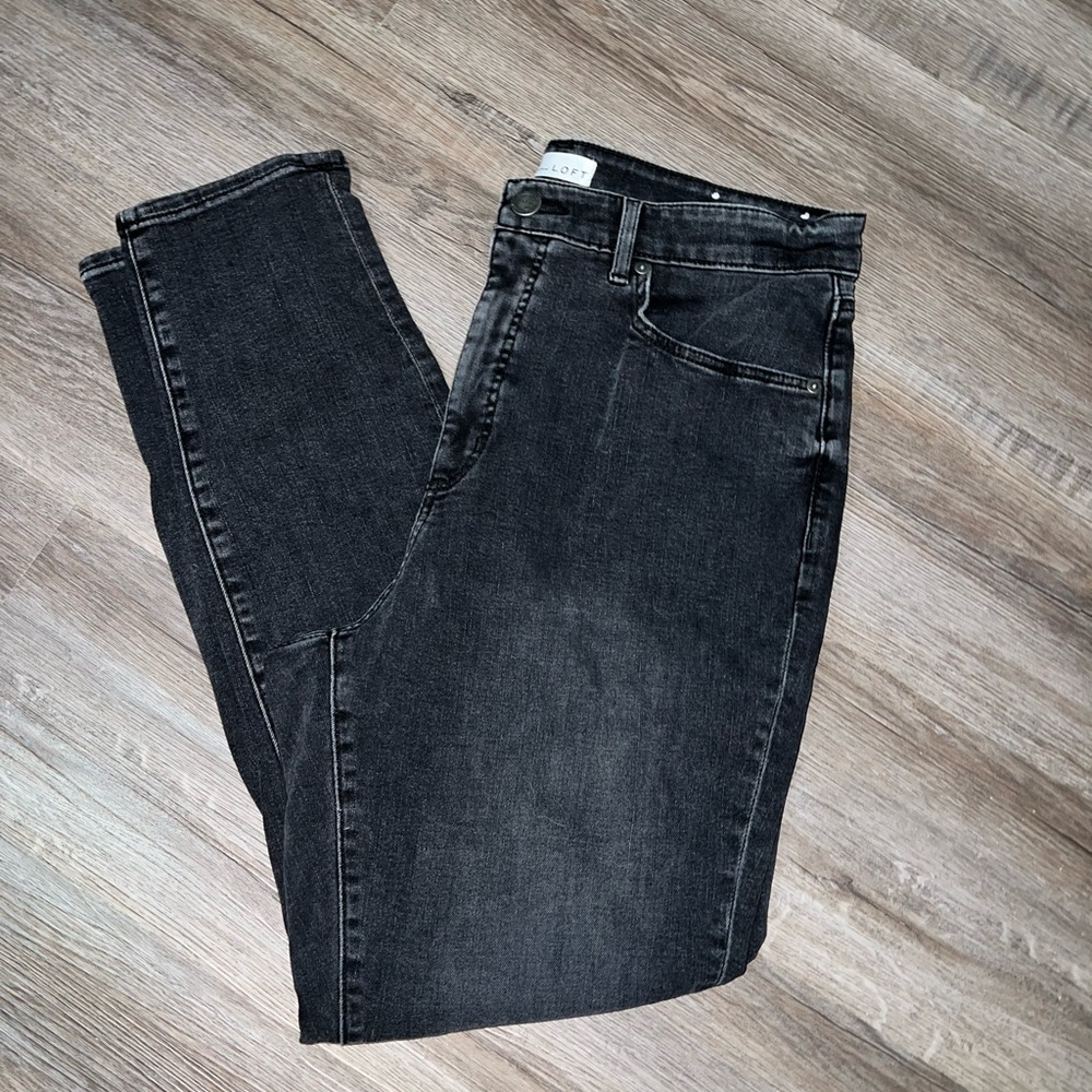 Black Washed High Waisted Skinny Jeans from LOFT Size 31